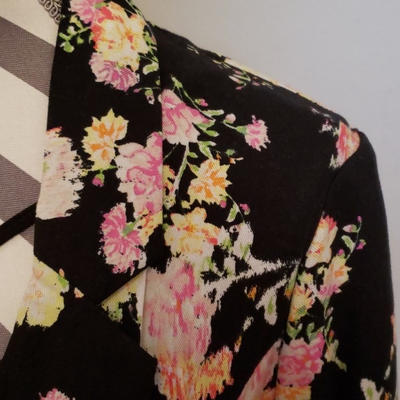 FLORAL BLAzER 💐 - Picture 3 of 7